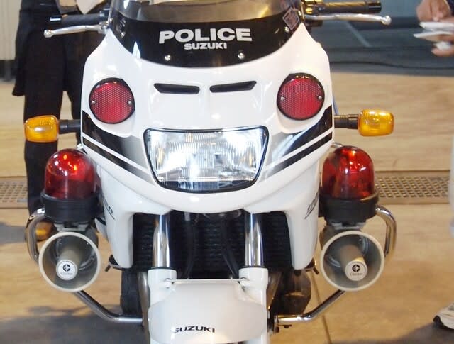 白バイ スズキGSF1200P - 観光列車から！ 日々利用の乗り物まで