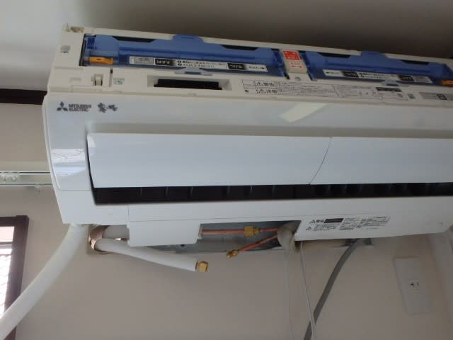 エアコン3台取り付けにお伺いしてきました。S280 コイズミ 窓用エアコン ホワイト KAW-1972/W⭐動作確認済 ⭐クリーニング済。 - 家電工事屋の日常 エアコン3台取り付けにお伺いしてきました。保証付いてます。DAIKIN ダイキン工業 R AN63XRPK-W。 - 家電工事屋の日常