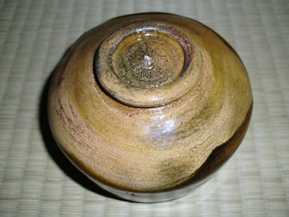 飴釉茶碗 大樋年朗(十代大樋長左衛門)作 - 夜噺骨董談義 飴釉茶碗 大樋年朗(十代大樋長左衛門)作 - 夜噺骨董談義