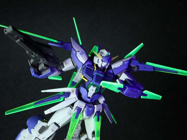 バンダイ 1/144 HG AGE ガンダム AGE－FX 完成品【塗装済み