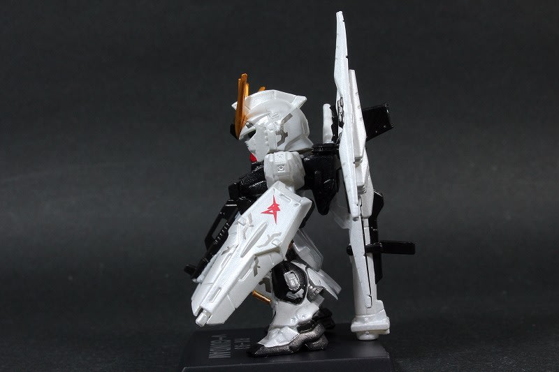 FW GUNDAM CONVERGE:CORE νガンダム&サザビー(メタリックver FW GUNDAM CONVERGE:CORE νガンダム&サザビー(メタリックver