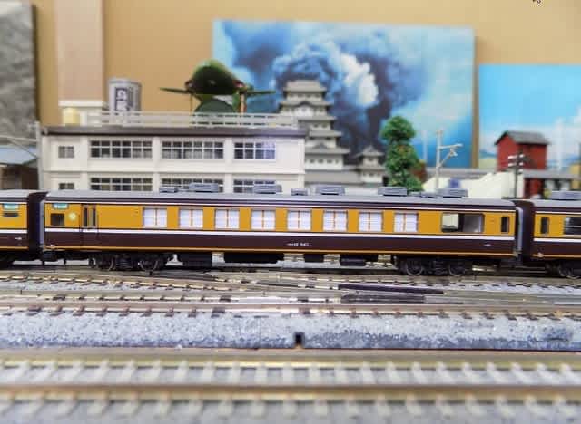 TOMIXの92738 JR12系お座敷客車（くつろぎ・新塗装