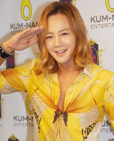 JKSがAP SHOP OPENセレモニーで着ていた洋服を展示&チャン JKSがAP SHOP OPENセレモニーで着ていた洋服を展示&チャン