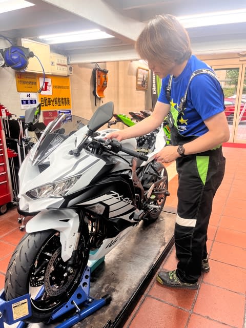 2024/8/29◇2025「ZX-4R」シルバー到着!&年内の再入荷決定です 2024/8/29◇2025「ZX-4R」シルバー到着!&年内の再入荷決定です