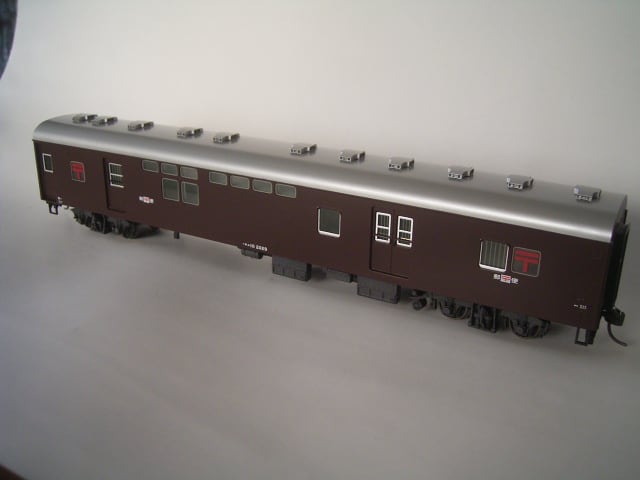 TOMIX HO-527オユ10形（非冷房・茶色）のインレタ貼り - 鉄道