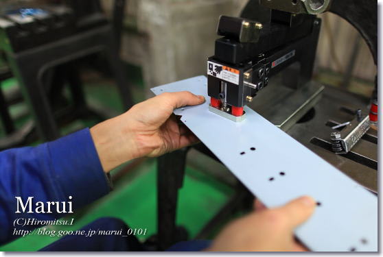 精密板金で使うケトバシという機械について - 精密板金の丸井 精密板金で使うケトバシという機械について - 精密板金の丸井