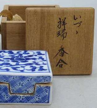 染付香合 五良太甫呉祥瑞造銘 - 夜噺骨董談義 染付香合 五良太甫呉祥瑞造銘 - 夜噺骨董談義