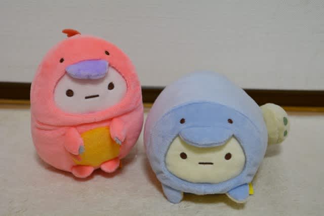 すみっコぐらし 恐竜博 2019 ぶらさげぬいぐるみ デイノケイルス むかわ竜 すみっコぐらし たぴおか デイノケイルス ぶらさげぬいぐるみ た