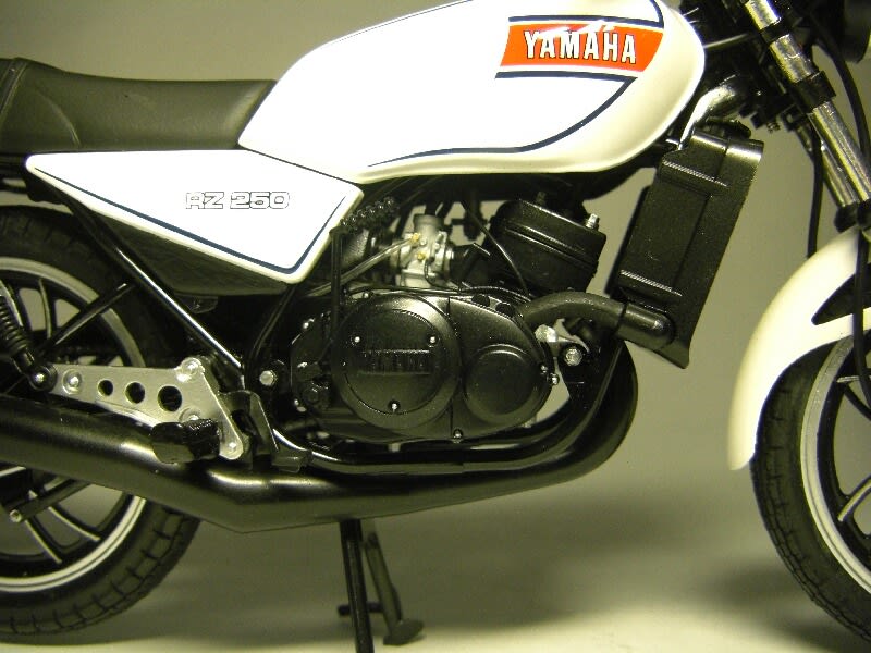過去の作品 タミヤ 1/12 YAMAHA RZ250 (ホワイト) - めざせ 過去の作品 タミヤ 1/12 YAMAHA RZ250 (ホワイト) - めざせ