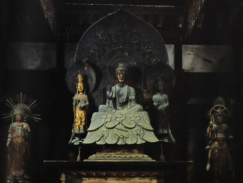 法隆寺 金堂と釈迦三尊像 - 平安時代中心の歴史紹介とポートレイト