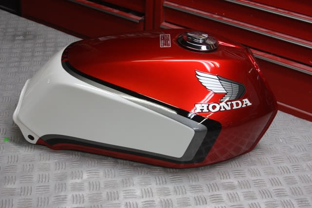 ホンダCBX400F・純正風ペイント - ドリーム商會ブログ ホンダCBX400F・純正風ペイント - ドリーム商會ブログ