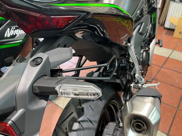 2023/5/14◇2023「NInja ZX-25R SE」納車ですっ! - バイク屋 2023/5/14◇2023「NInja ZX-25R SE」納車ですっ! - バイク屋