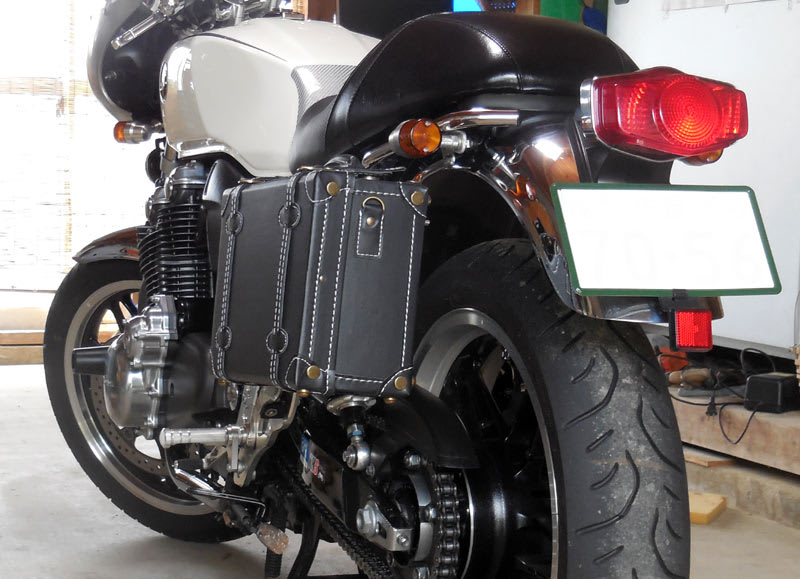 Cb1100 サイドトランク装着ヾヾ Mikanの戯言 Cb1100 サイドトランク装着ヾヾ Mikanの戯言