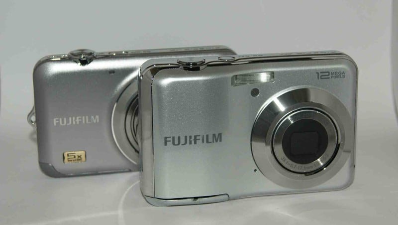 FUJIFILM FinePix JX200 エントリーデジカメ - 乾電池の画像集