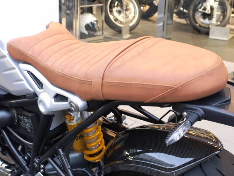 RE ARRIVAL/再入荷 価格見直しました】BMW R 純正シート スクランブラー nineT パーツ