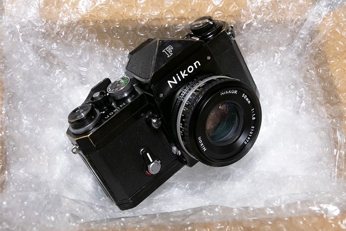 Nikkor-S Auto 5.8cm F1.4付きの黒いニコン F アイレベルを購入 Nikkor-S Auto 5.8cm F1.4付きの黒いニコン F アイレベルを購入