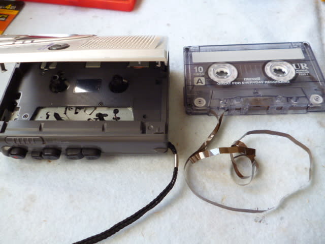 SONYカセットコーダー TCM-400 は修理できなかった。 - トンサン