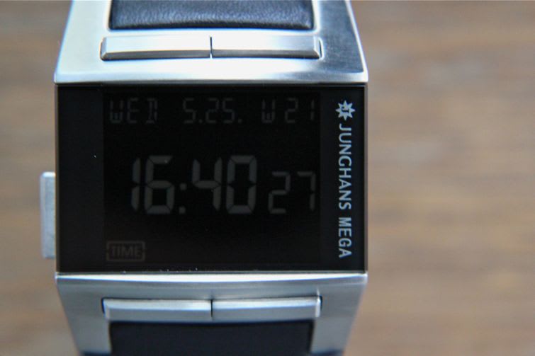 100万年に1秒 【 JUNGHANS MEGA 1000 】 - my static spiral 100万年に1秒 【 JUNGHANS MEGA 1000 】 - my static spiral