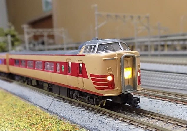 TOMIXのクハ381とサロ381で作ったクロ381-0番台