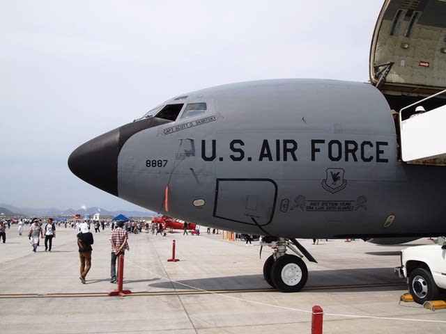 KC135R 空中給油・輸送機 アメリカ空軍 （再編集） - 観光列車から