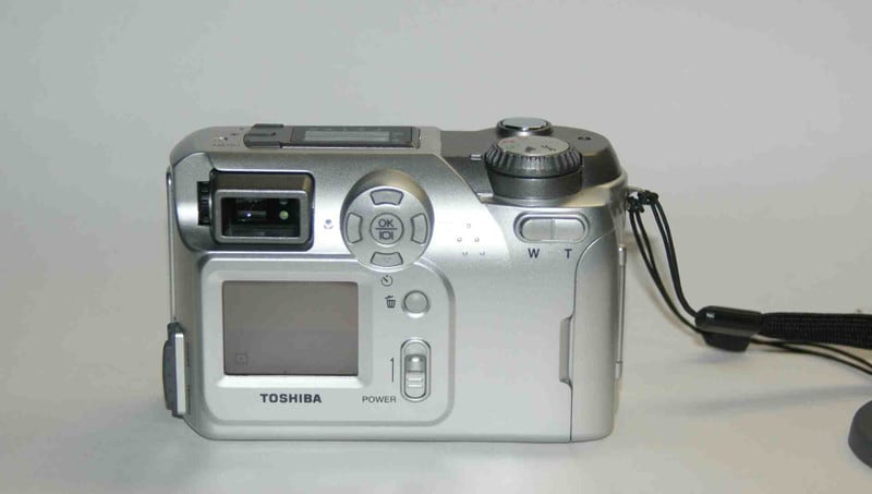 TOSHIBA Allegretto 2300 PDR-2300 DIGITAL CAMERA - 乾電池の TOSHIBA Allegretto 2300 PDR-2300 DIGITAL CAMERA - 乾電池の