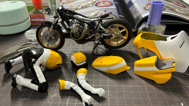 タミヤ 1/12 K.ロバーツ&YZR500(1980) 製作記 - 松輪で10キロ タミヤ 1/12 K.ロバーツ&YZR500(1980) 製作記 - 松輪で10キロ