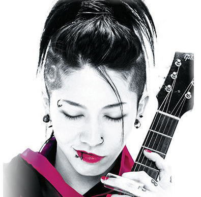 25周年記念公演・東京芸術劇場5days～独奏～ : MIYAVI