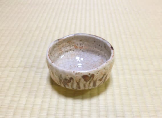 江戸期 菖蒲文様絵志野茶碗 - 夜噺骨董談義