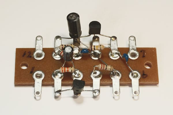 イヤホン式ICラジオを作る - 初歩の電子工作とデジカメの日記