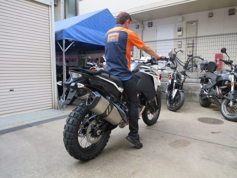 ヤバい!揺らぐなぁ~!KTM 1090 ADVENTURE-R 2017 新車 ヤバい!揺らぐなぁ~!KTM 1090 ADVENTURE-R 2017 新車