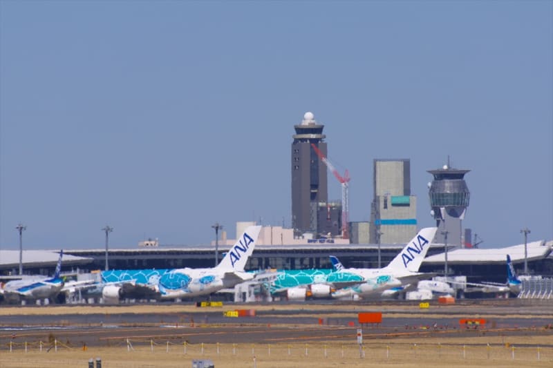 在庫処分 激安 2021年03月03日：成田空港(お初がいっぱいの成田空港 航空機・ヘリコプター