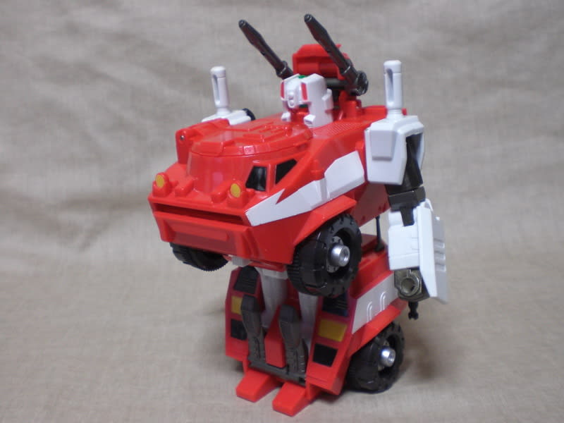 赤いボディの突撃野郎! - トランスフォーマー馬鹿一代。R