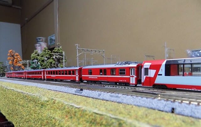 KATOの10-1413 Rhatische Bahn EWⅠ アルプスの赤い客車が KATOの10-1413 Rhatische Bahn EWⅠ アルプスの赤い客車が