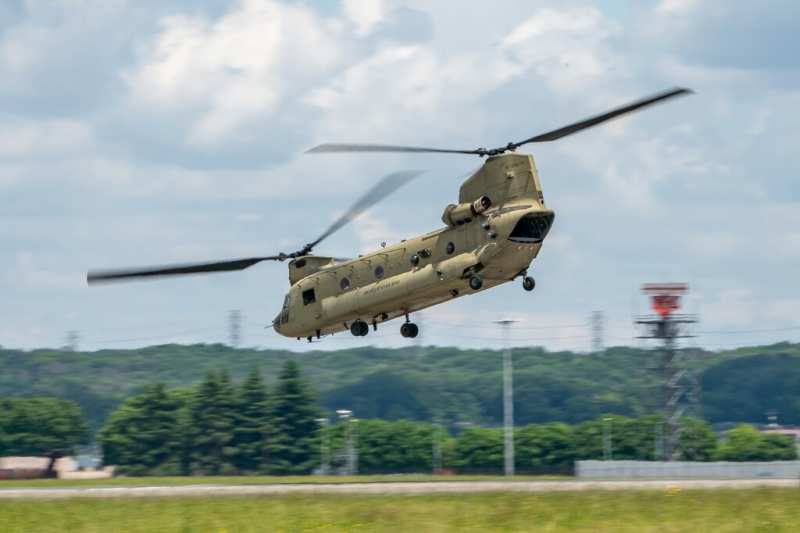 M*a様 1/72 CH-47J チヌーク　横田基地　フレンドシップフェスティバ 1/72 航空自衛隊 CH-47J チヌーク 航空救難団 入間ヘリコプター