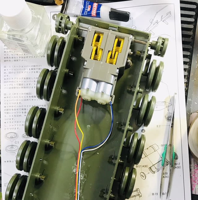 タミヤ 1/25 SU-100 ジューコフ駆逐戦車 リモコン化しました