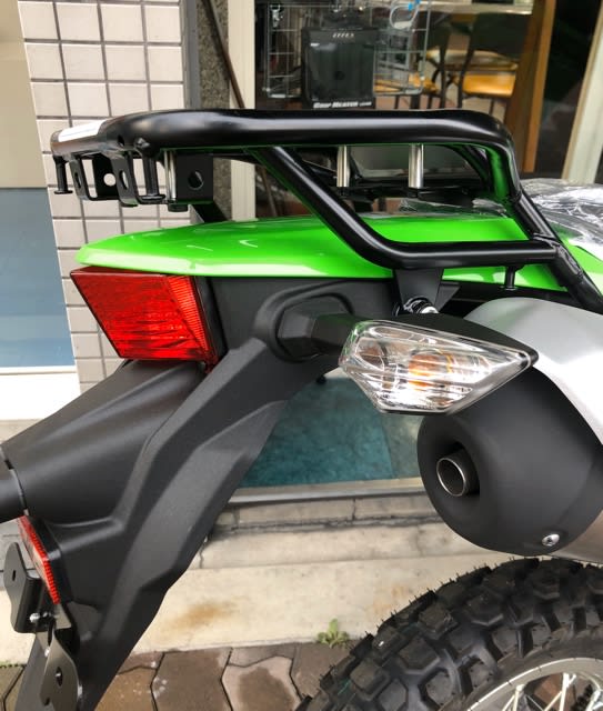 KLX230。純正リアキャリア、トップケース
