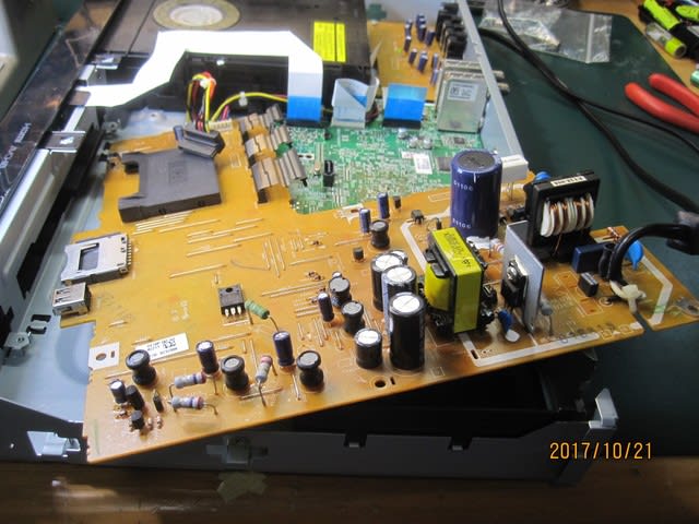 東芝DVDレコーダー「D-BZ510」 WAIT点灯不具合の修理 - ハイエースで車