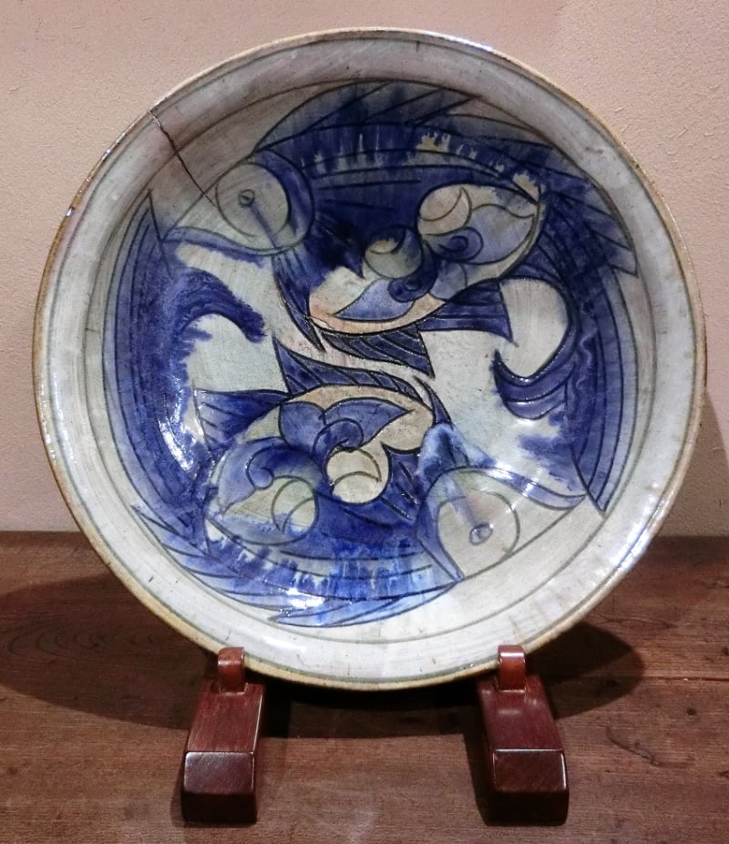 壺屋焼 白化粧地呉須海老文大皿 金城次郎作 その5 - 夜噺骨董談義 壺屋焼 白化粧地呉須海老文大皿 金城次郎作 その5 - 夜噺骨董談義