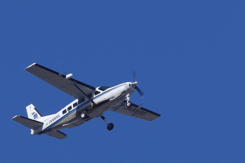 ナショナル航空 プロペラ機 全長17.5cm 質量274g 踏み締める