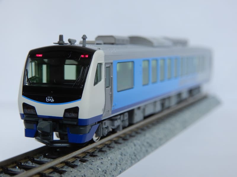 KATO HB-E300系「リゾートしらかみ」(青池編成)4両セット 入線 KATO HB-E300系「リゾートしらかみ」(青池編成)4両セット 入線