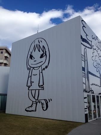奈良美智「青い森の ちいさな ちいさな おうち」（十和田市現代