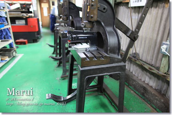 精密板金で使うケトバシという機械について - 精密板金の丸井 精密板金で使うケトバシという機械について - 精密板金の丸井