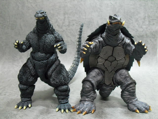 【箱なしセット】モンスターアーツガメラ2体+リボルテック・ギャオス+エフェクト モンスターアーツ ガメラ（1996） - ひびレビ