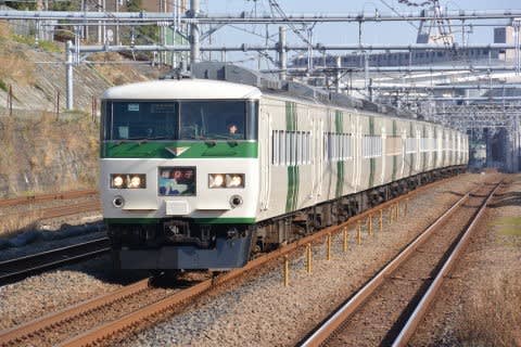 7両編成の斜めストライプ～KATO「185系200番台 踊り子色」を買う