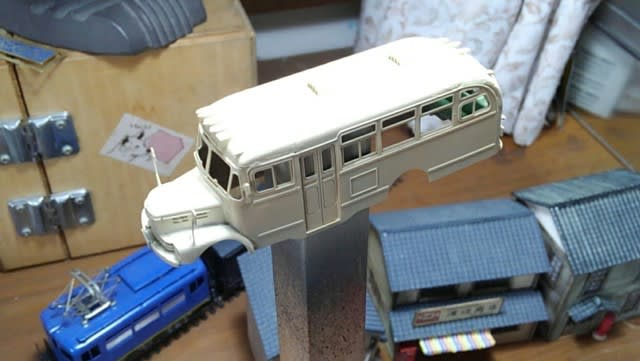 エコーモデルのボンネットバスキットを組む - 栂森鉄道管理事務