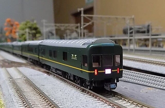 KATOの 10-869/870 トワイライトエクスプレスが入線しました