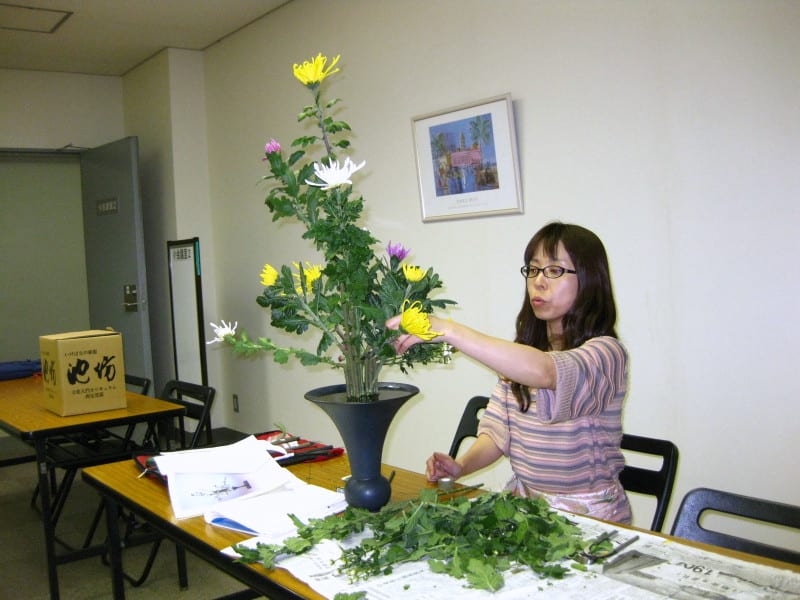 池坊立花指定花器」を使用スタート - 「池坊・花のあけちゃん
