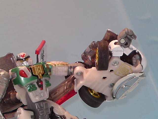 TFカーロボット デラックスクラス スーパーワイルドライドを