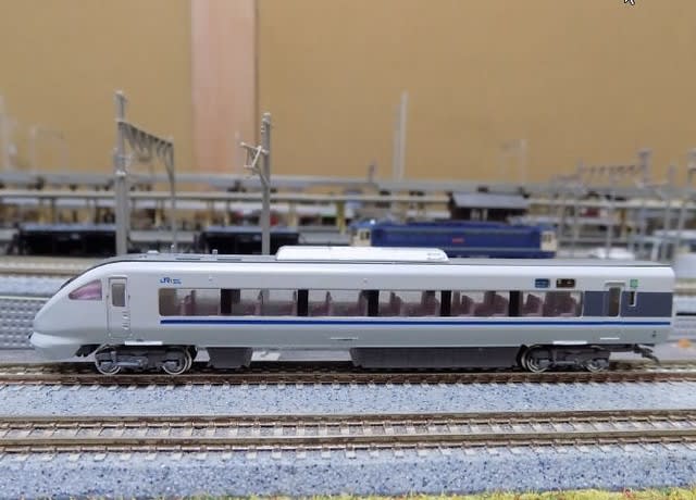 KATOの10-482/483 683系「サンダーバード」6両基本/3両
