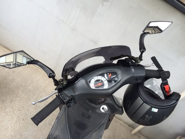 【今日の超目玉】 アドレスV125ミラーと風防です。ミラーは、新品で買って合わせた パーツ